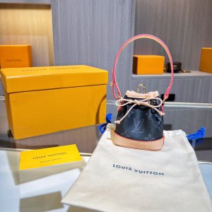 人気 LOUIS VUITTON 小銭入れ チャームツイスト...