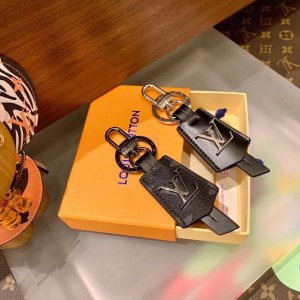 ルイヴィトン ケース キーリング LOUIS VUITTON チャームツイスト モノグラム LVシグネチャーのデザイン 送料無料[#case2022032112]