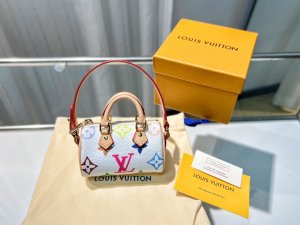 人気 LOUIS VUITTON フラワーズ チャームツイス...