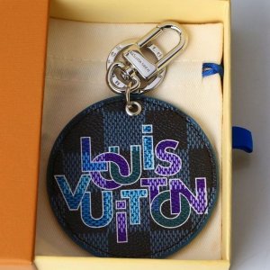 人気 LOUIS VUITTON ケース キーリング LV チャームツイスト ルイヴィトン モノグラム シグネチャーのデザイン ファッション 送料無料[#case202210087]