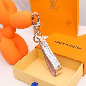 人気 LOUIS VUITTON キーリング チャームツイスト ルイヴィトン モノグラム シグネチャーのデザイン 送料無料[#case2022033013]