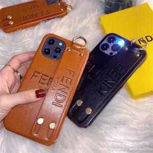 【素敵2023定番新品】フェンディ FENDI  iPhoneケース  IPHONE14/14pro/iPhone14plus/14pro Max/iPhone 13/13 pro/13pro max/iphone12/ 12pro/12pro アイフォンケース ロゴ刻印 携帯カバー ハンドル 人気芸能人愛用