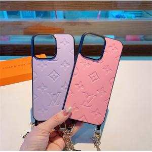 2023 芸能人愛用 LOUIS VUITTON ルイヴィトン モノグラム IPHONE ケース 15 アイフォンケース エンボス加工  携帯カバー スマホケース ハンドル チェーンストラップ モノグラム