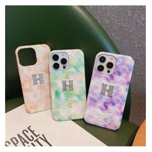 エルメス HERMES カラフルタイダイ＆パイソン風 Hロゴ iPhoneケース iPhone 14/15/16 Pro Max対応 高品質 新作 ファッション IPHONE16 PRO MAX14 PRO MAX 15 16ケース ブランド アイフォン15 16ケースファッション 全機種対応